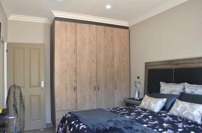 5 Bedroom Property for Sale in Island View Western Cape